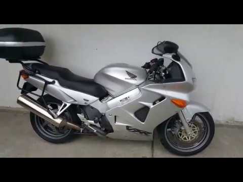 Honda VFR 800cc AN2002 105CP - YouTube
