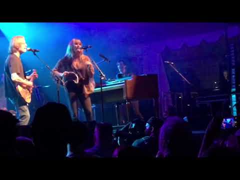 Grace Potter and Jackson Browne- Lawyers, Guns, and Money (Warren Zevon)