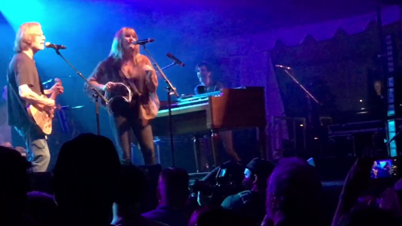 Grace Potter and Jackson Browne Lawyers, Guns, and Money (Warren Zevon