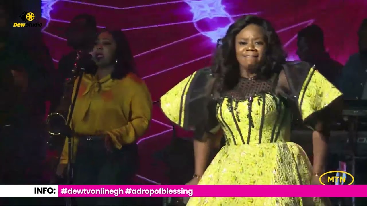 Piesie Esther's powerful Performance at MTN Stands in Worship 2022.