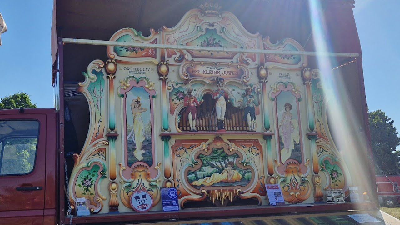 Draaiorgel het Kleine Juweel speelt: London Medley- A Cockney Ding-Dong