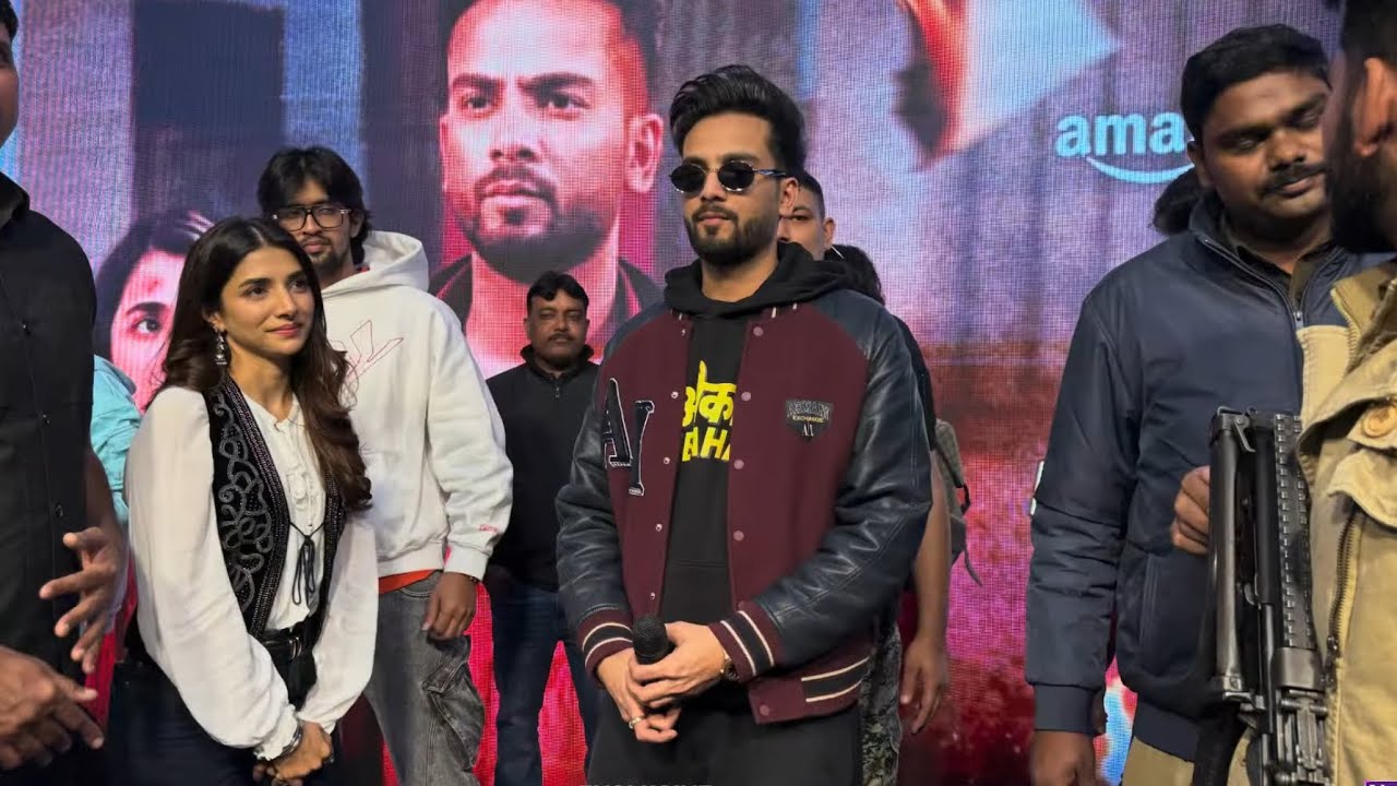 Meet elvish Yadav gaur city mall😁#elvish 