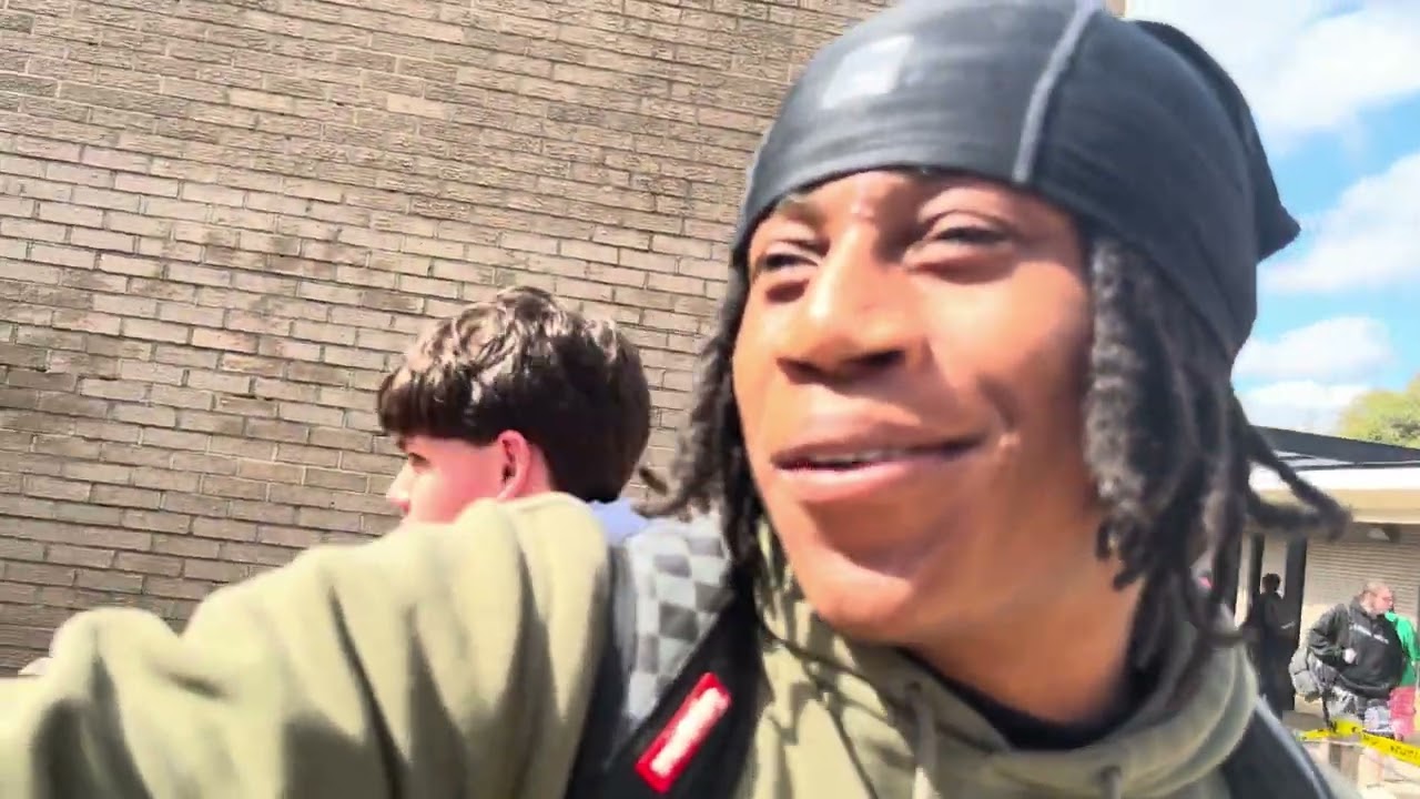 VLOGGING IN SCHOOL🎥(First Video)