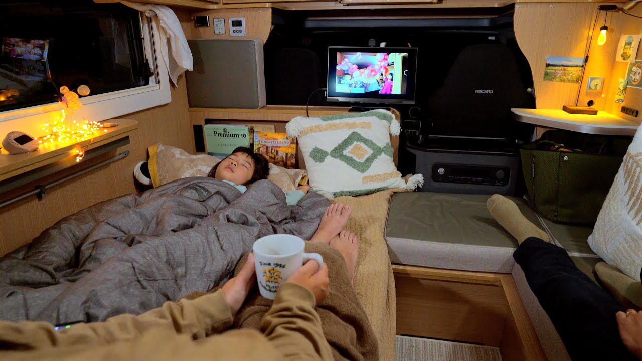 Автомобильный кемпинг в комфортабельной зоне отдыха на шоссе | Поездка на день рождения моей дочери