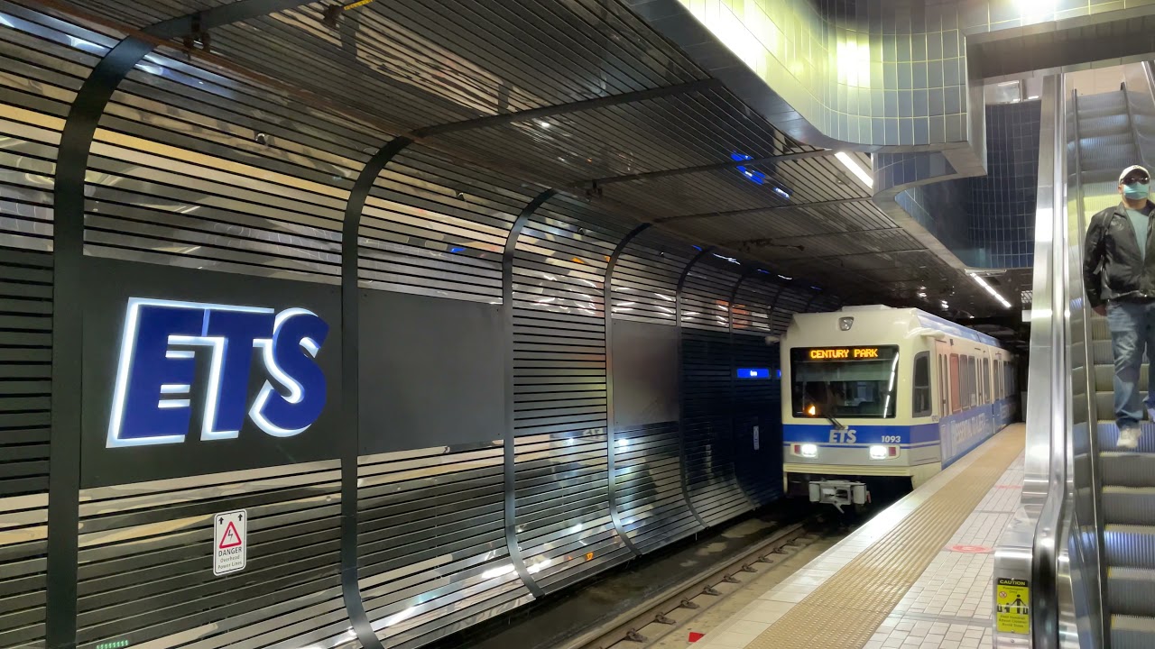 [ETS LRT] Edmonton LRT at CORONA station