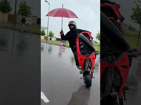 Местные говорят это нормально для Питера ☔️ #санктпетербург #стант #мото #stunt #moto #motoshow