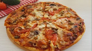بيتزا بعجينة الخبز العادي البيتزا الايطالية (صلصة وجبنة)وطريقة بيتزا الخضار