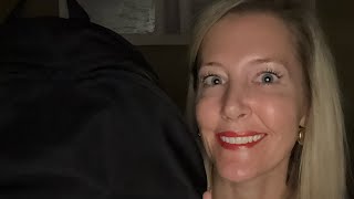 ASMR What’s in My Purse? 👜👀 Whispering, Tapping & Satisfying Sounds