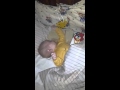 Реакция ребенка двух месяцев на погремушки