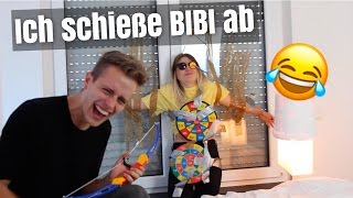 Ich schieße BIBI ab, während sie an der Scheibe klebt 😂 | Julienco