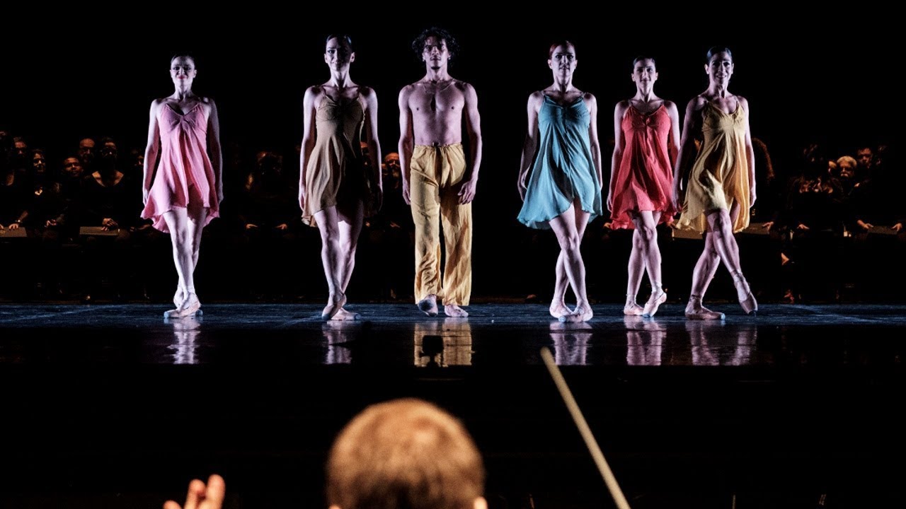 Артисты муниципального театра Рио месяцами живут без зарплат (новости)