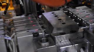 Sequential Mold  Clamping -Injection machine CNC4z