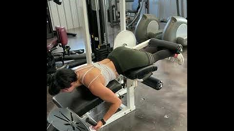 SL Eccentric Leg Curls