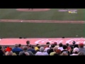 Mascote Phillies é ferido por bola de falta (Vídeo)