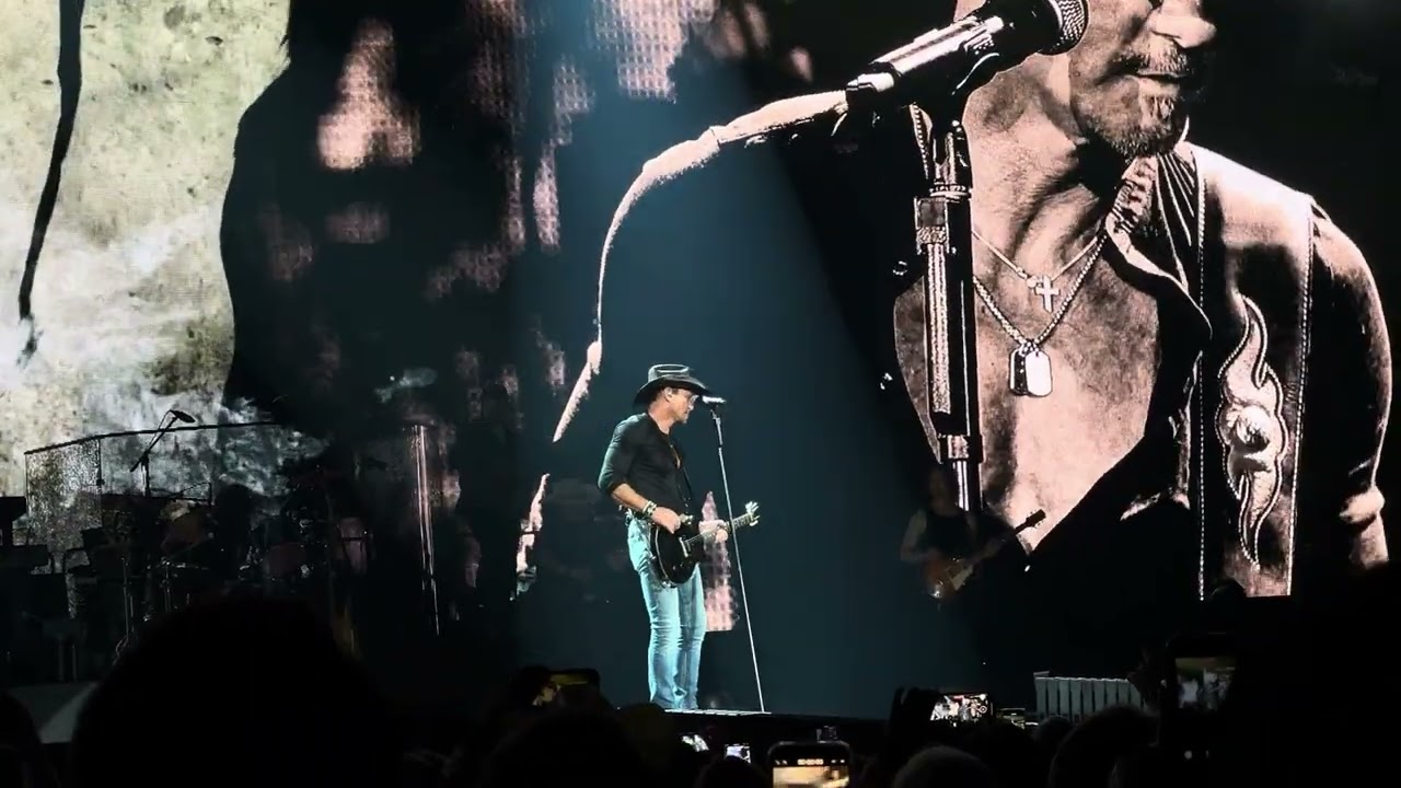 Tim McGraw - "The Cowboy In Me" At Mohegan Sun Arena, PA