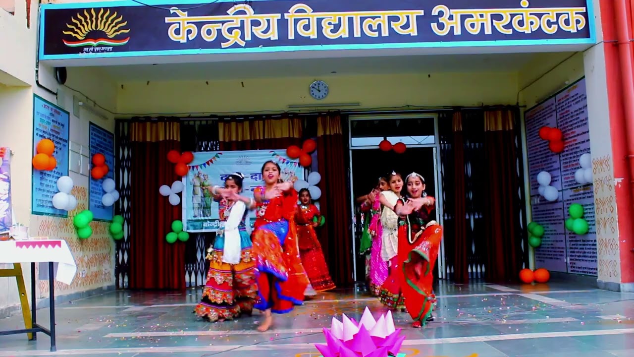 class 5 girls dance grand parents day