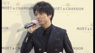 山崎育三郎が『美女と野獣』の「ひそかな夢」を生歌で披露、すみれも絶賛／「MOET CHRISTMAS MARCHE（モエ クリスマス マルシェ） 2018」オープニングセレモニー