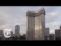 How Do You Make a Building Disappear? | The New York Times How Do You Make a Building Disappear? | The New York Times