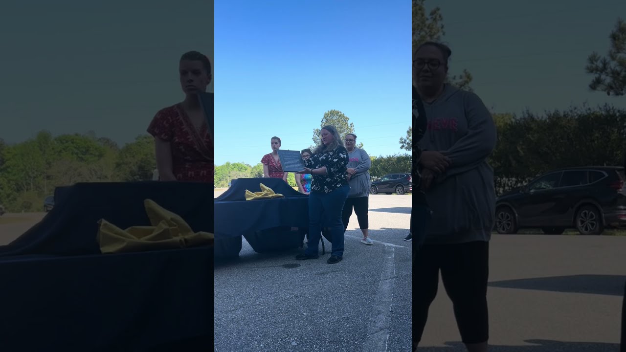 MOAS Dedicates Clinic To Longtime Vet Tech