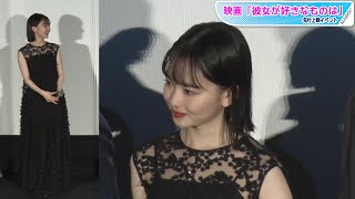 山田杏奈、透け感ワンピのオールブラックコーデ　イヤリングがアクセントに