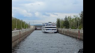 Россия: увлекательное путешествие на теплоходе по Волге. Проходим шлюзы Жигулевской ГЭС в Тольятти