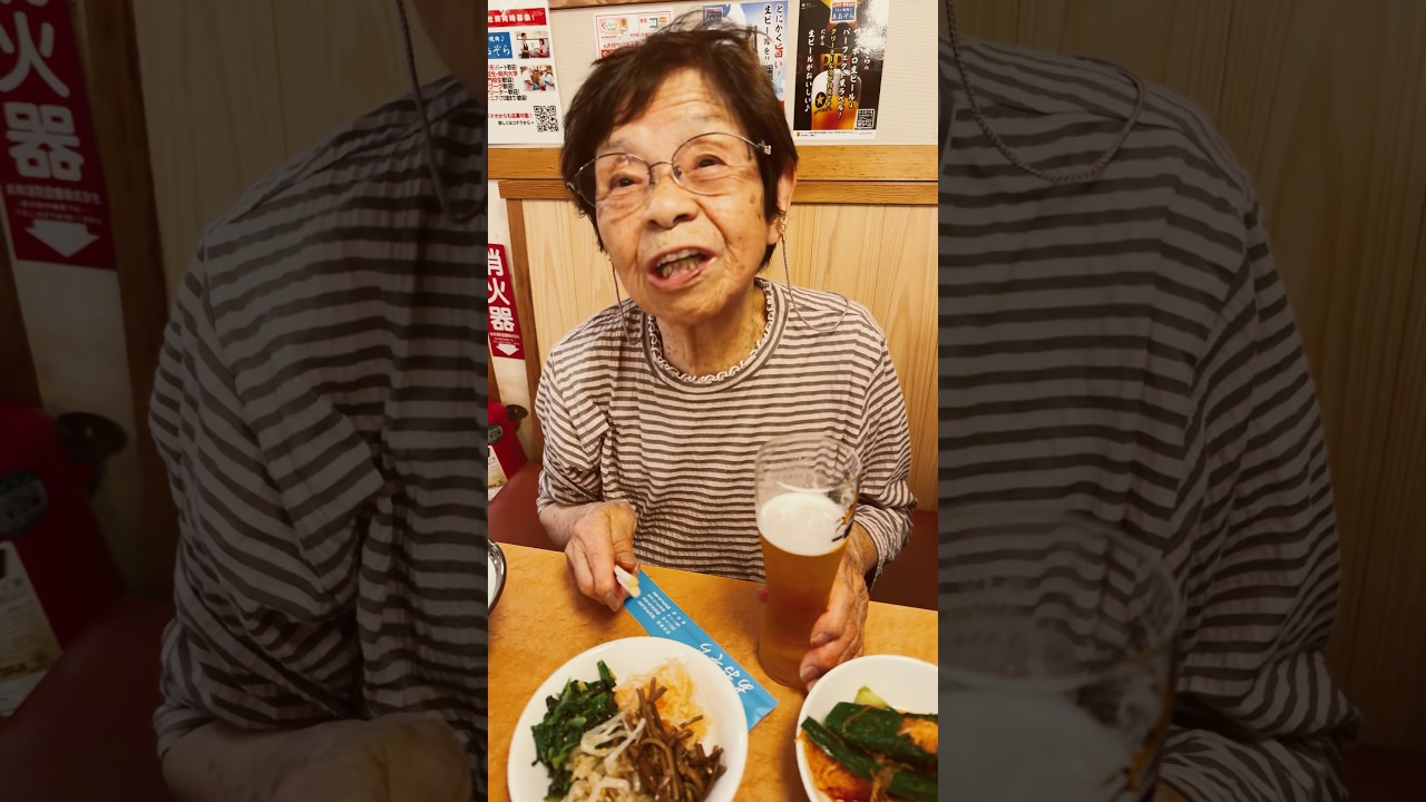 95歳ツムツムおばあちゃん夜のモグモグタイム今夜は焼肉です #おばあちゃん #grandma #孫