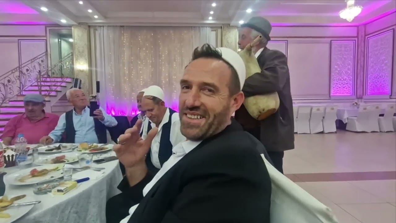 1.Gjat darkes qe na dha kryetari BALI MUHARREMI.Shperndarja mirnjohjev.Hamit Ahmeti me mizhnic.18.24