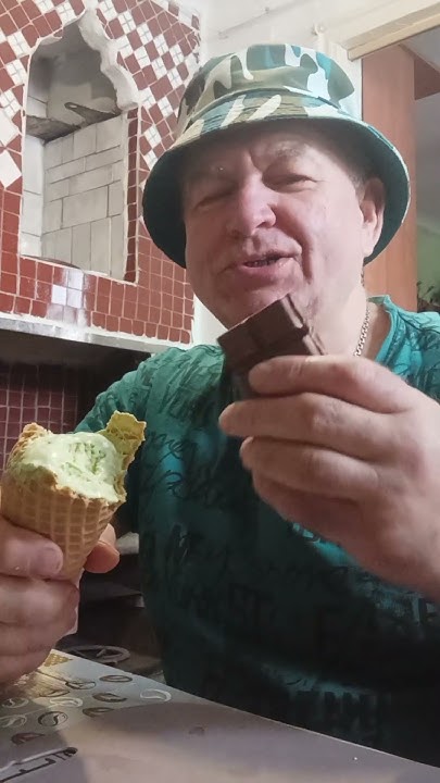 На десерт, мороженое пломбир шоколадка в при куску. Приятного всем ...