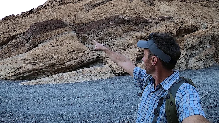 Impressive and textbook example of a normal fault in Mosaic Canyon, Death Valley National Park - DayDayNews