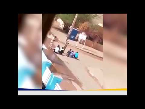 🇸🇩الجيش السوداني يطارد مقاطع الفيديو في الهواتف النقالة للشباب السودانيين.. مما يخشى؟
