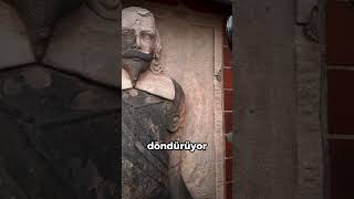 Kiliseleri Lazerle Temizleyen Adam