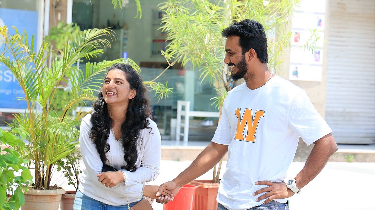 Thodi dher ke liye couple wali feeling ti | Hindi | Oye Its Prank