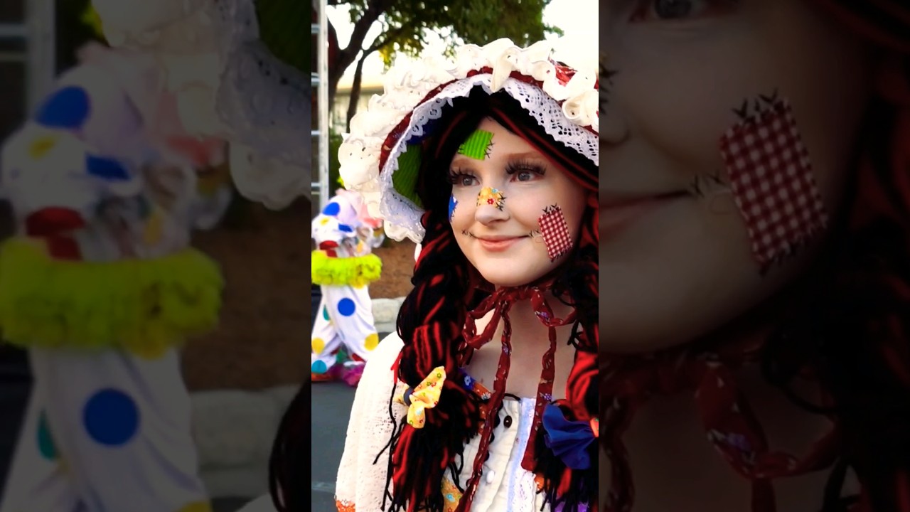 Pretty Dolls Having Fun at Howl-O-Scream #dolls