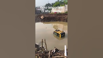 Sebuah ekskavator tenggelam di situ Ciburuy #bandung #indonesia