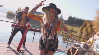 Download Lagu Lia \u0026 The Band - Latino | Reggaeton Medley 2022 Calma | Con Calma | Olha A Explosão |  Pepas MP3 Download Lagu Lia \u0026 The Band - Latino | Reggaeton Medley 2022 Calma | Con Calma | Olha A Explosão |  Pepas MP3
