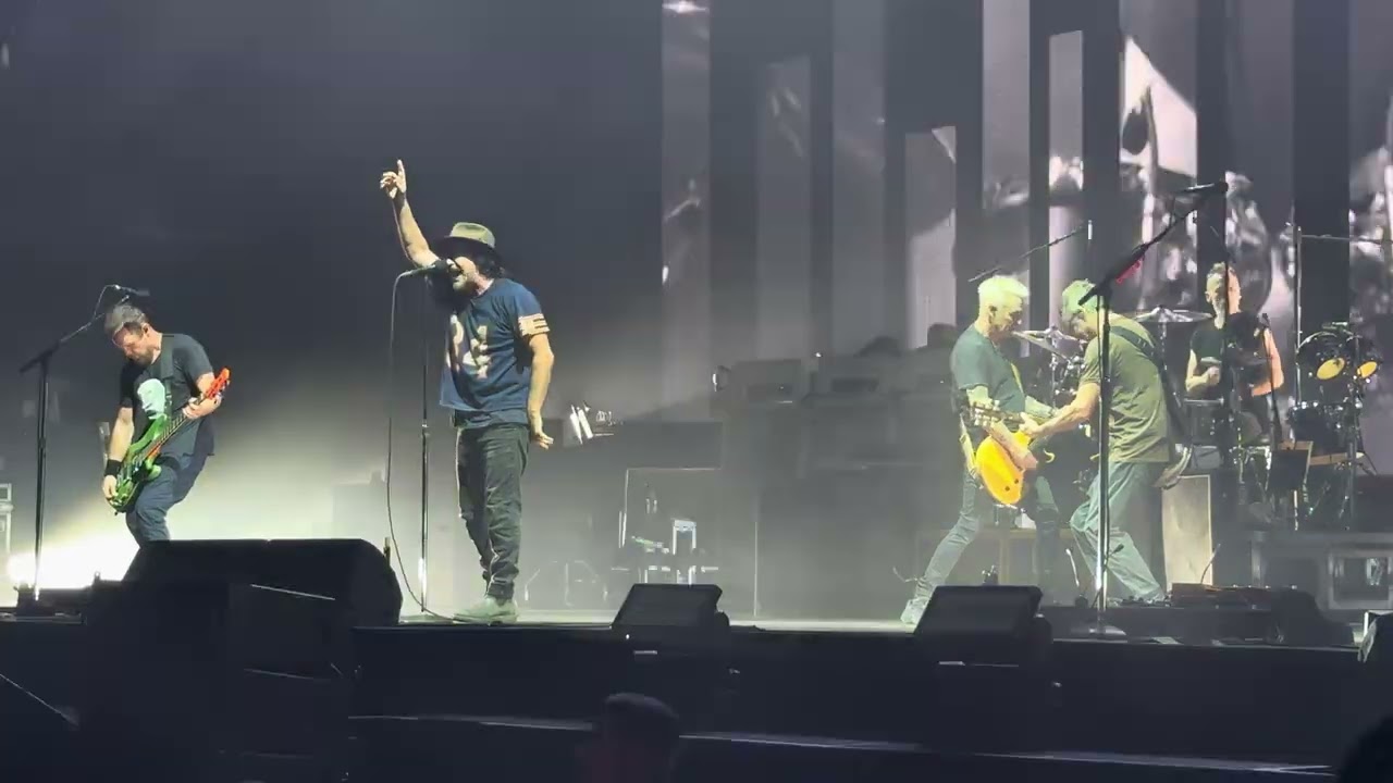 Pearl Jam - Spin The Black Circle - 2024-11-08 Go Media Stadium, Auckland, NZ