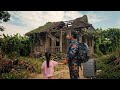 The soldier returns home after four years away, becoming a single father in an abandoned house.