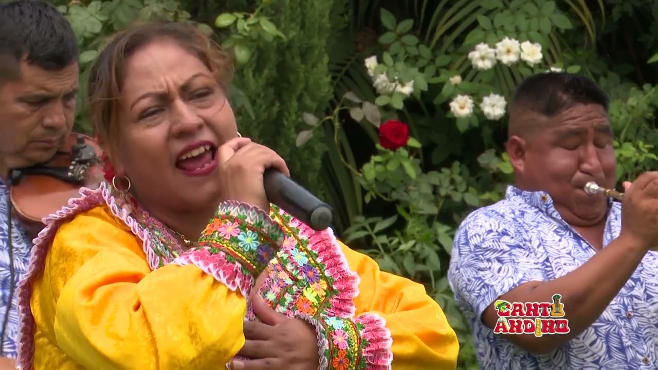 ROSITA JIMENEZ Y ORQUESTA SUPER KARISMA. TEMA: SIN RUMBO EN LA VIDA