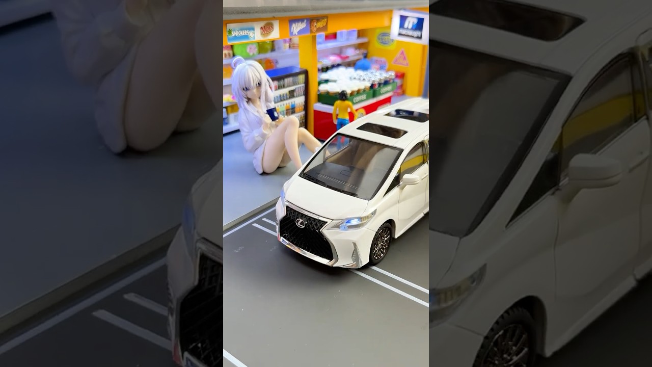 Lexus LM300h Goes Shopping at the Supermarket and Brings Groceries Home 🛒🚙 