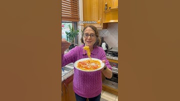 How Nonna makes her quick pasta sauce 🍝❤️🍅