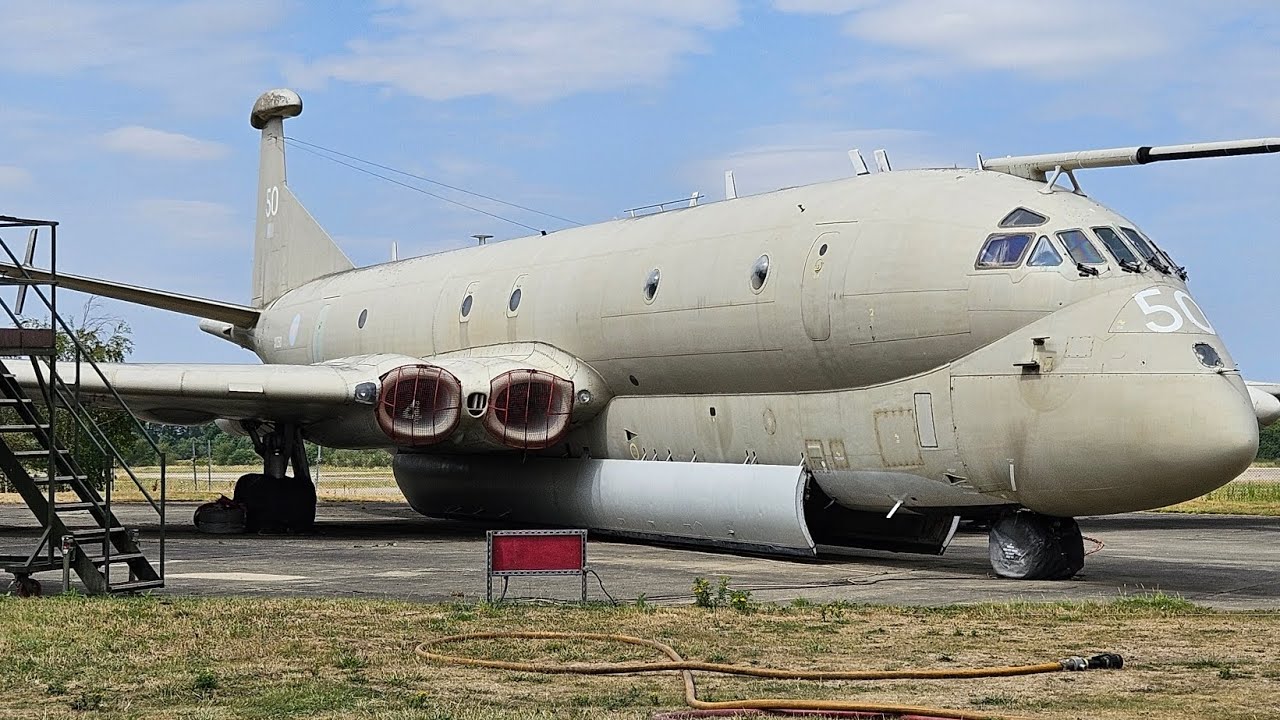Hawker Siddeley Nimrod engine start-up (LOUD) 