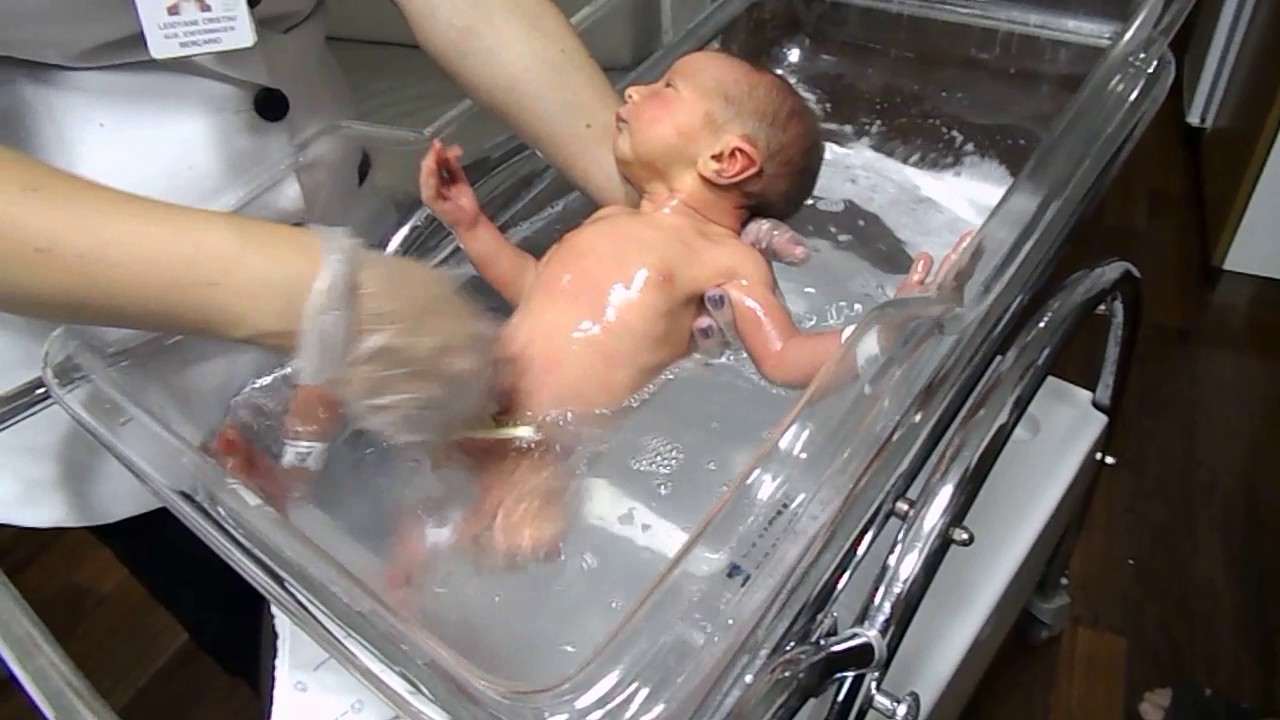 Primeiro banho do Eduardo 02-11-2016