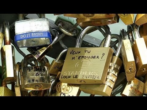 Les cadenas du Pont des Arts, victimes du poids de l'amour - 30/08