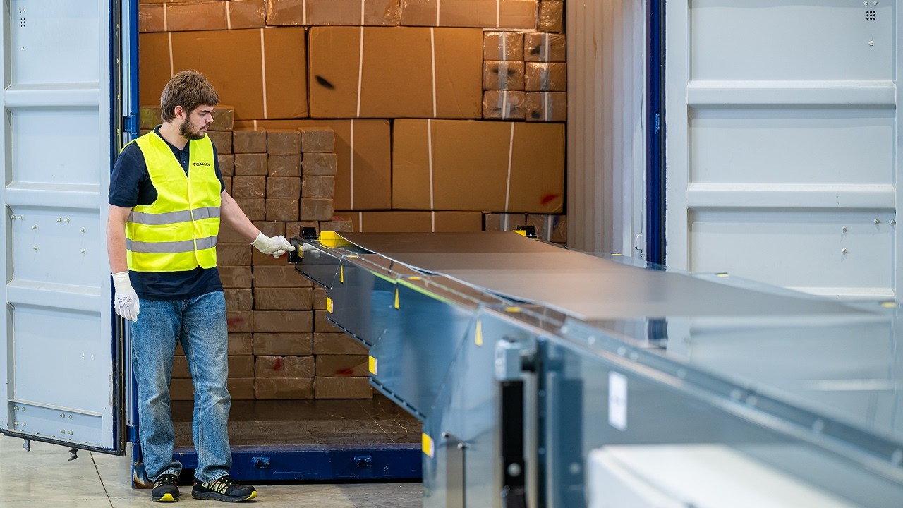 Caljan Classic Telescopic Conveyor — World's most sold telescopic conveyor