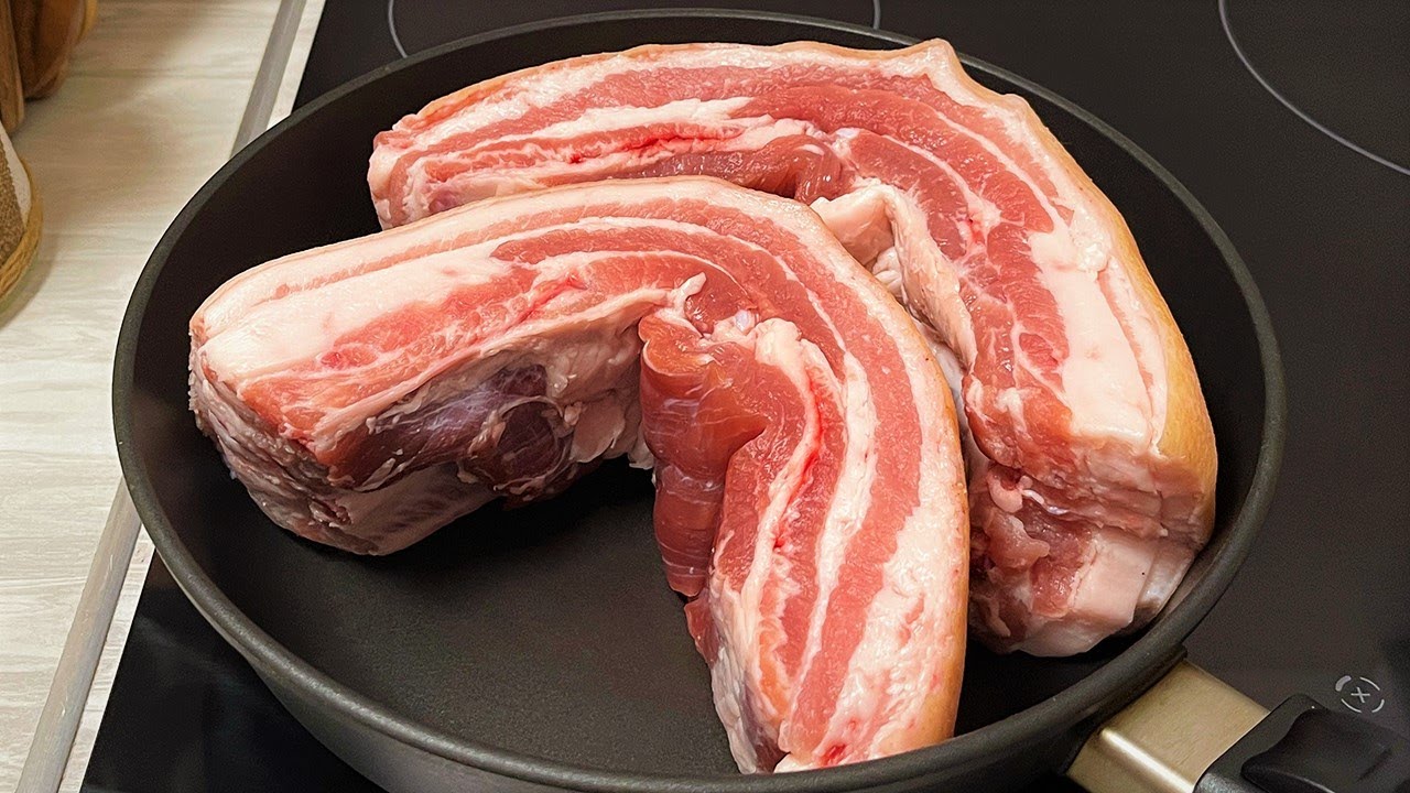 Мало кто так готовит свиную грудинку! Вкусный ужин из самых простых продуктов!