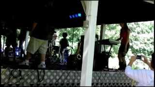 Video-Miniaturansicht von „Smoke On The Water (Guitar Factory Summer BBQ Jam)“