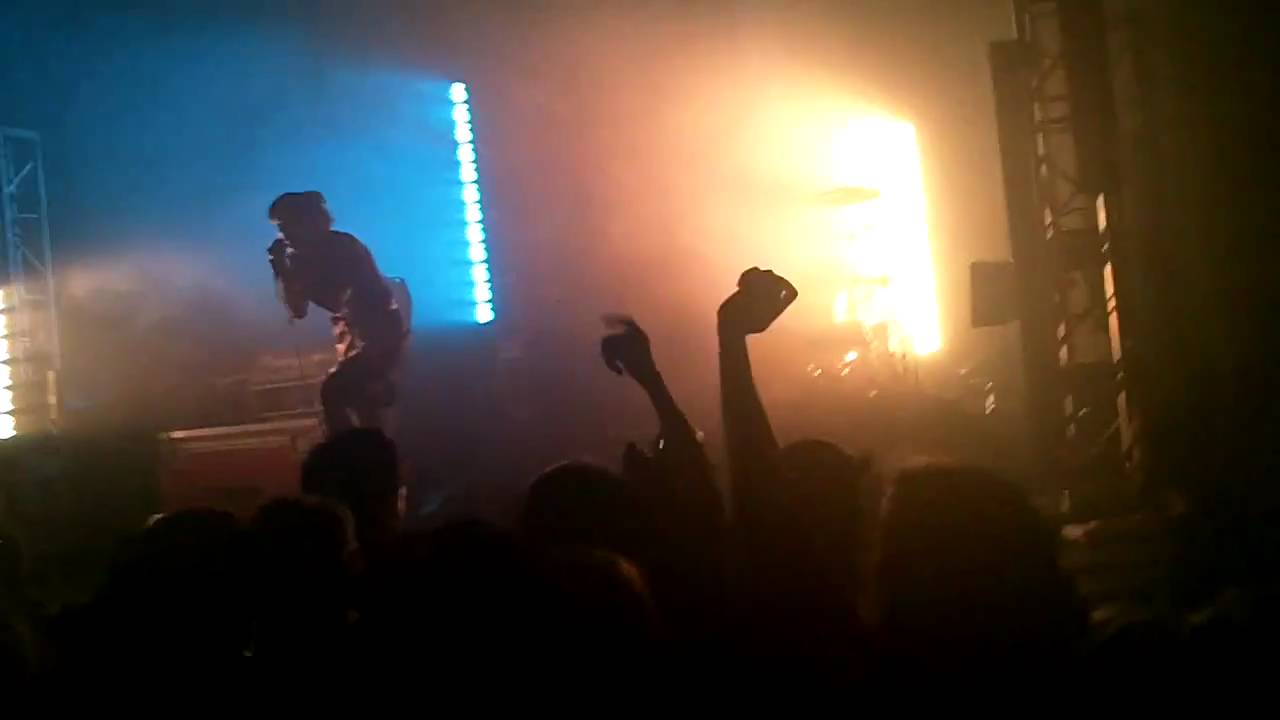 HD - Crystal Castles - Air War (Live Paris - La Cigale 30/10/10)