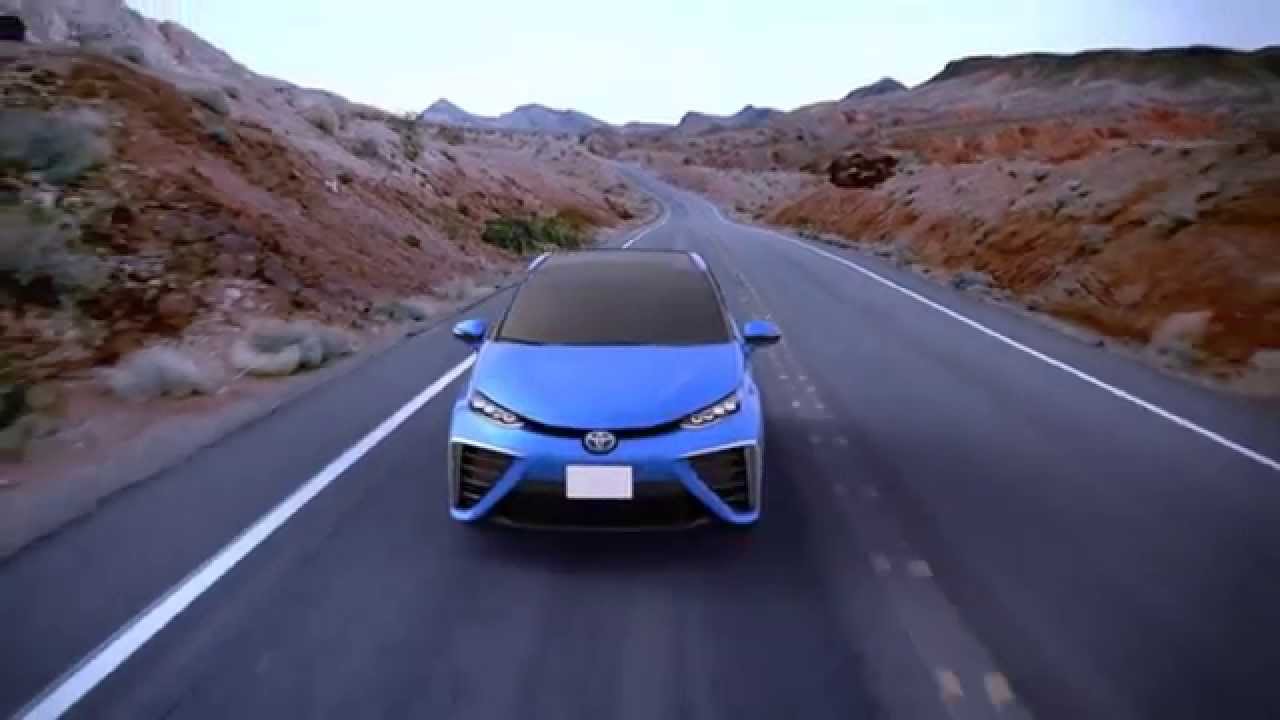 Toyota начнет продажи первого автомобиля на базе водородного топлива в следующем году.. Фото.