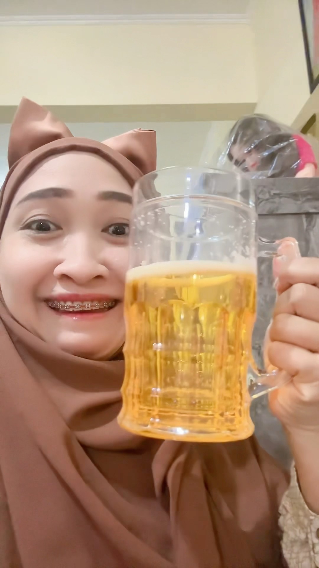 PRANK TUMPAHIN MINUMAN ?