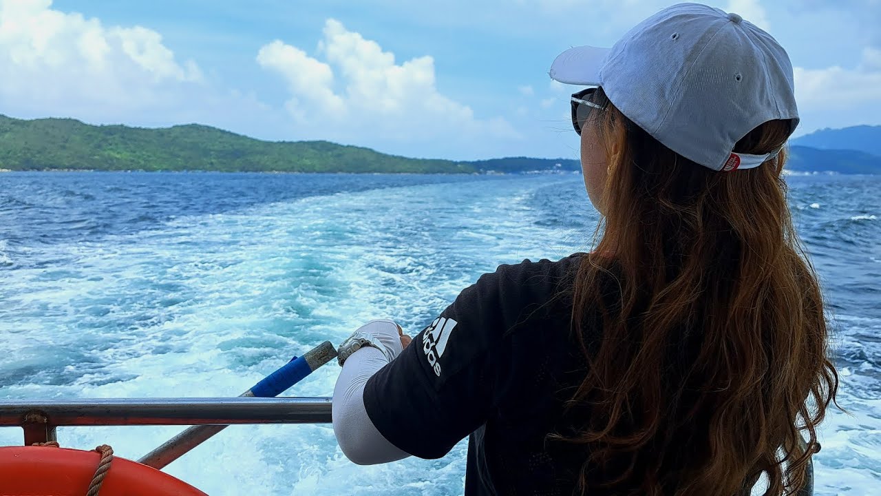 Hiking Tap Mun Grassland 🏞 Island hopping alone on a sunny day 🔥